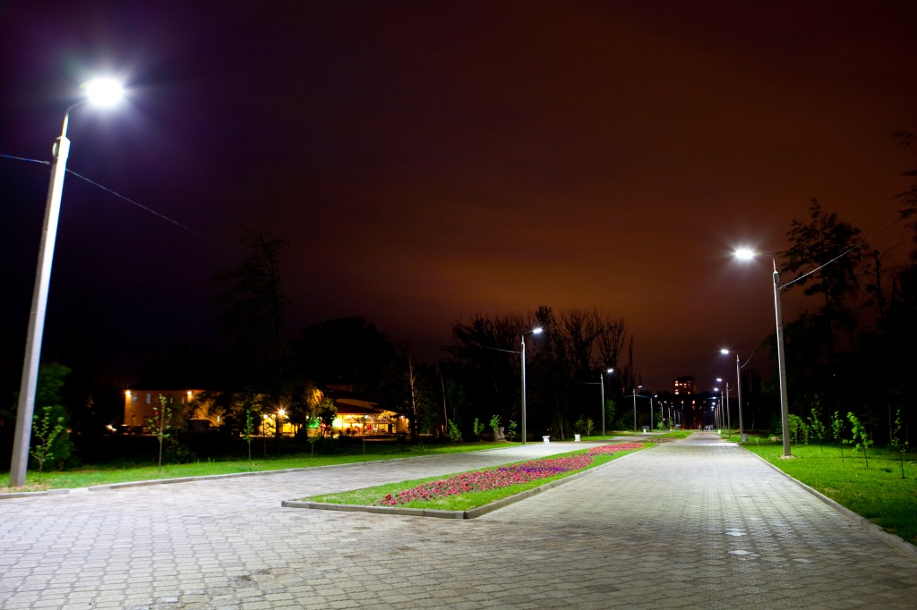 Освещение парка светодиодными светильниками LEDEL